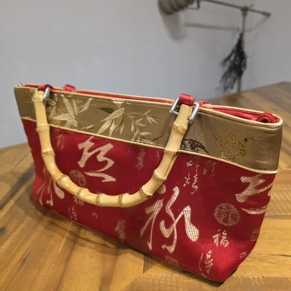 Handmade Handbag In Real Silk - Picture 2 of 4